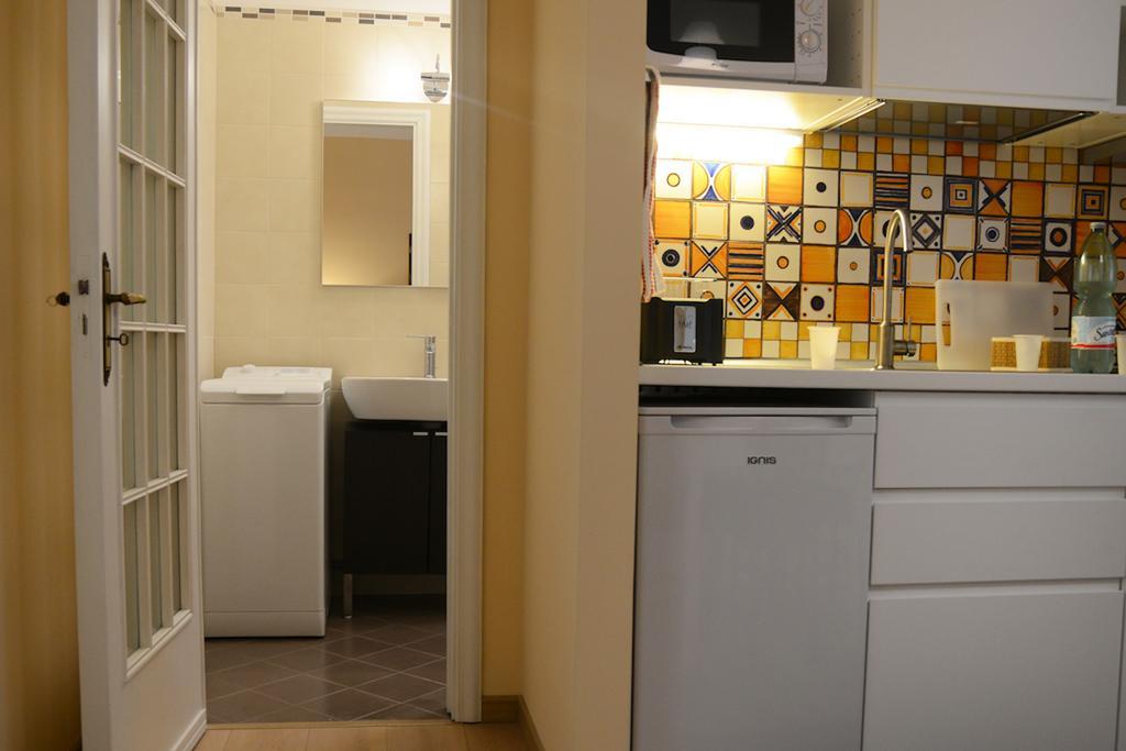 Donnaregina Boutique Apartment Naples Exterior photo